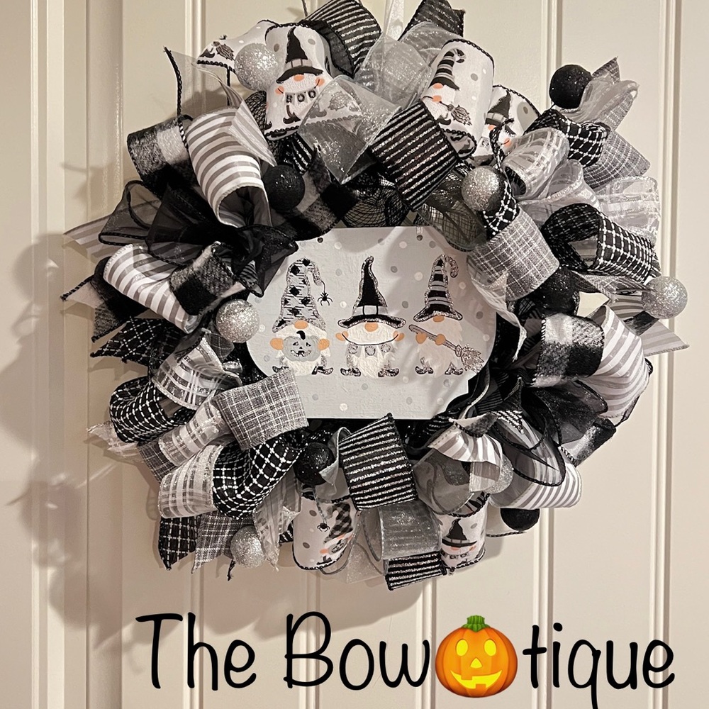 13 inch Halloween Ribbon Wreath Black White Gnome MW2